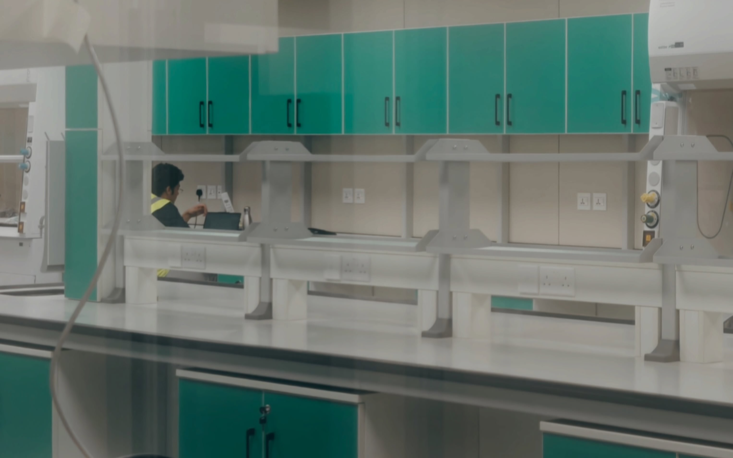 Quality control laboratory benches